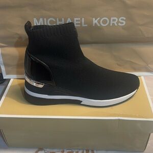 MICHAEL KORS SKYLER BOOTIE